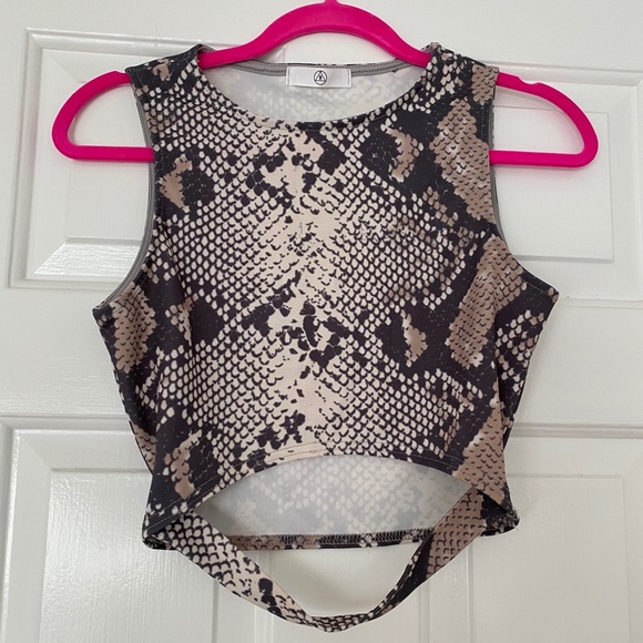 Missguided Tops - Missguided brown snake print crop top crewneck